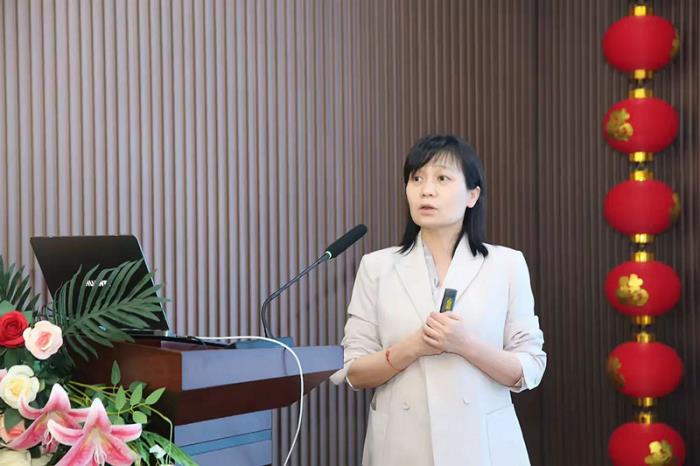 C:\Users\user\Desktop\千人千乡 项目\20250524-25 辽宁抚顺市眼病医院\照片\配图\18 刘宁宁教授《不同光学手段与0.01%硫酸阿托品滴眼液的联合应用》19.jpg